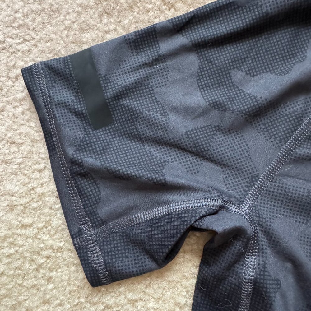 H&M Sport Training Black Camo Performance Tee, Size XS - Picture 6 of 7